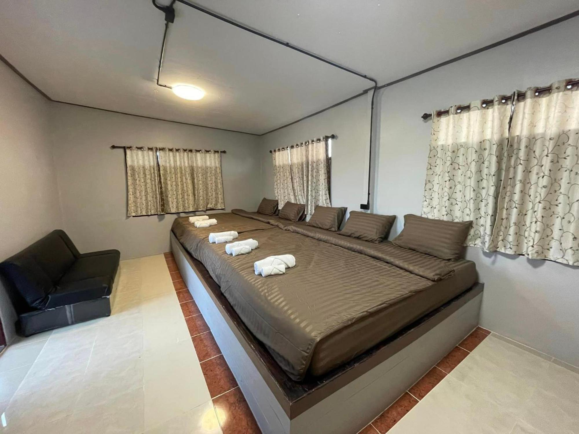 Srihome ยายศรีโฮมแอนแคมป์ปิ้ง Ban Don Tum Dış mekan fotoğraf